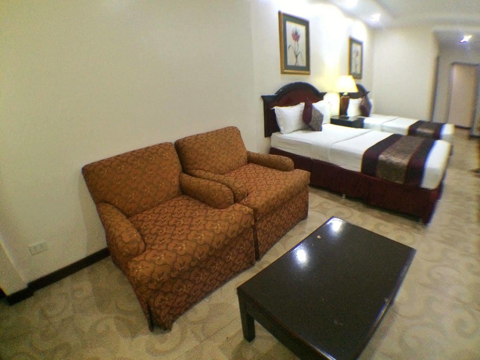 Cindy Kelly Hotel Olongapo Bagian luar foto